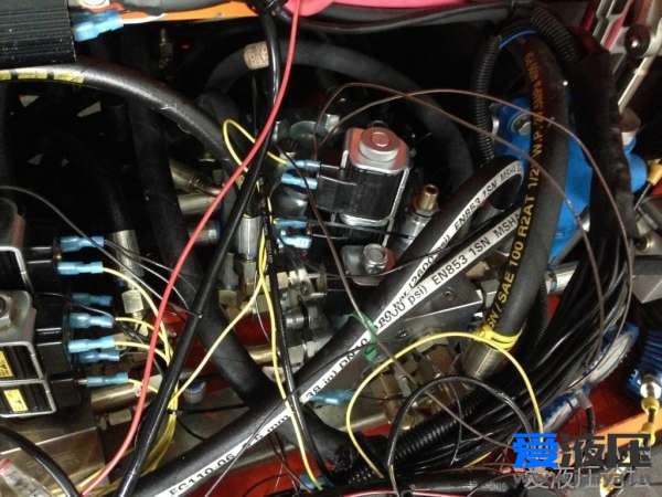 多功能插装阀集成块与多路阀(具备同等功能下