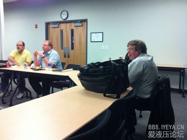 胖胖的是亚太区的业务发展经理