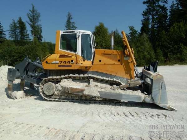 Liebherr PR744 Planierraupe