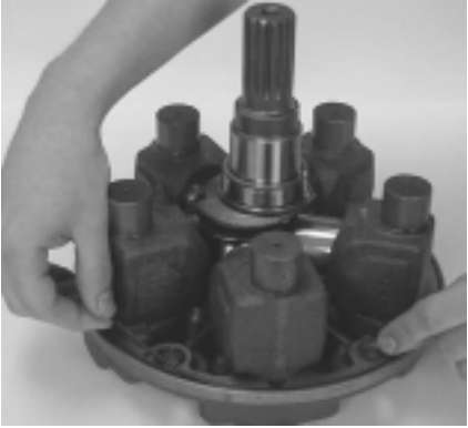 曲轴连杆式低速大扭矩马达结构探讨