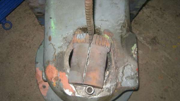 简单实用的拆电机上生锈的联轴器