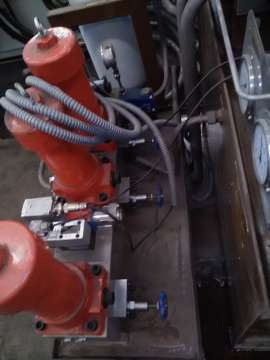 位于伺服阀旁边的那个电磁球阀啥作用？