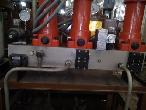 位于伺服阀旁边的那个电磁球阀啥作用？