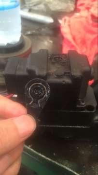 不小心把电控阀的手控越权弄掉了。这个能装上吗