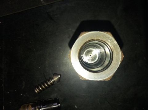 我只能拆成这样，里面还有破布，下半截拆不开请教啊