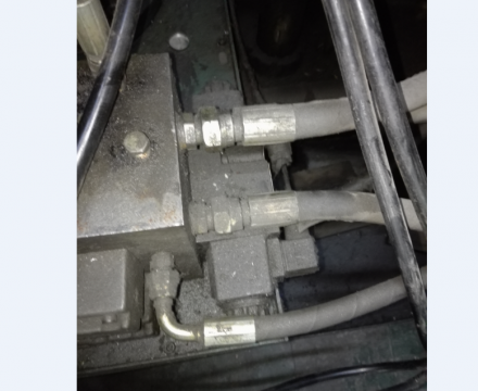 有没有对四柱液压机比较熟悉的。