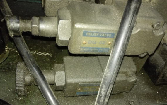 有没有对四柱液压机比较熟悉的。