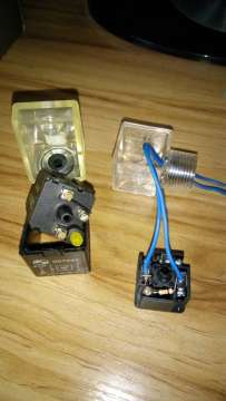 怎么区分带整流电磁阀插头和不带整流电磁阀插头？