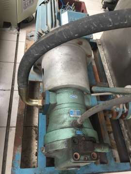 原有的电机和油泵结构