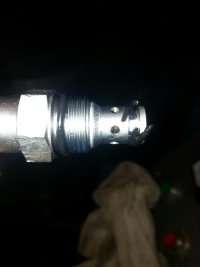 2012年买的液压榨油机　机器一启动调压阀上的密封圈就会断裂　高手们　小弟不才